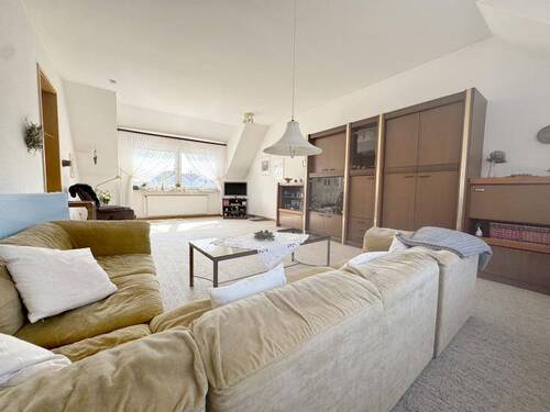 Wohnzimmer (1. OG) - 6 Zimmer Mehrfamilienhaus, Wohnhaus in Oberhausen