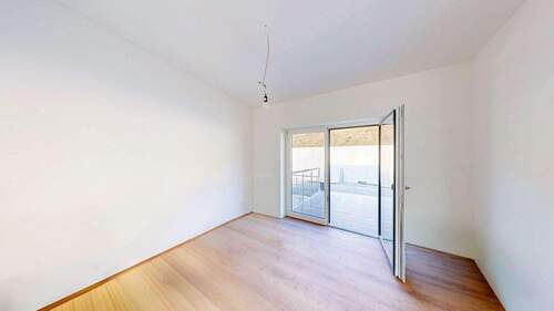 Hobbyzimmer / Durchgang Terrasse - 