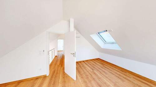 Schlafzimmer mit Blick in den Flur - 