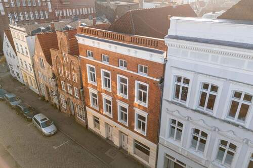Luftbild - 1 Zimmer Mehrfamilienhaus, Wohnhaus zum Kaufen in Lübeck
