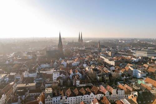 Luftbild - Mehrfamilienhaus, Wohnhaus mit 334,00 m&sup2; in Lübeck zum Kaufen