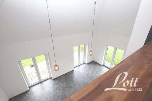 Blick von der Galerie ins Wohnzimmer - 
