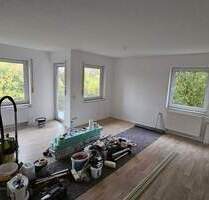 Hell, ruhig, einziehen & wohlfühlen - renovierte 3-Zimmer-Wohnung mit Süd-Balkon und Garage - Ellwangen (Jagst)