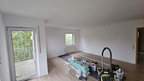 Wohnzimmer 2 - 3 Zimmer Etagenwohnung zur Miete in Ellwangen (Jagst)