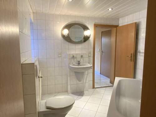 Erdgeschoss Badezimmer - 