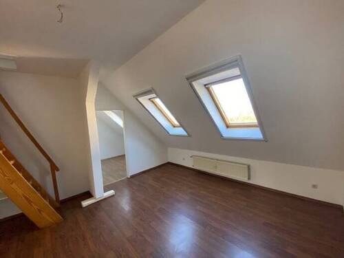 Zimmer 2 - HARBURG Baererstraße, die etwas andere 2,5 Zi.-DG-Whg.62m² zzgl. ausgebautes DG auf 2. Ebene, EBK, Vollbad 980,- inkl.