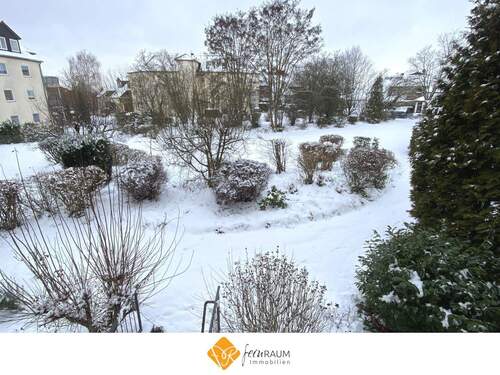 Blick in den Garten - Große drei Zimmerwohnung mit wunderschöner Aussicht
