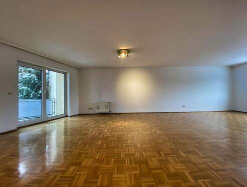 Wohn- Esszimmer mit Ausgang zum Balkon - 3 Zimmer Etagenwohnung zum Kaufen in Göttingen