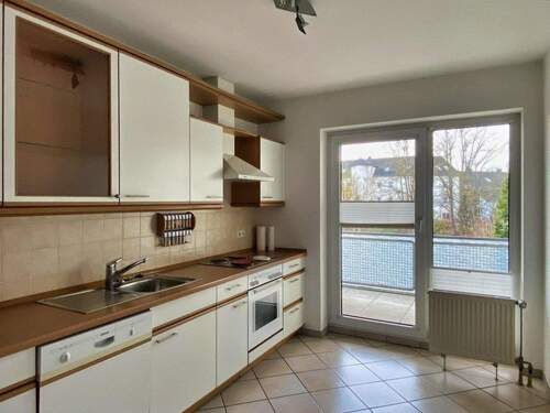 Küche mit Ausgang zum Balkon - 3 Zimmer Etagenwohnung in Göttingen