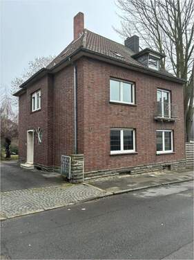 Peter Dondorf Immobilien - Fassade - Handwerker aufgepasst - Ein- bis Zweifamilienhaus in Alsdorf