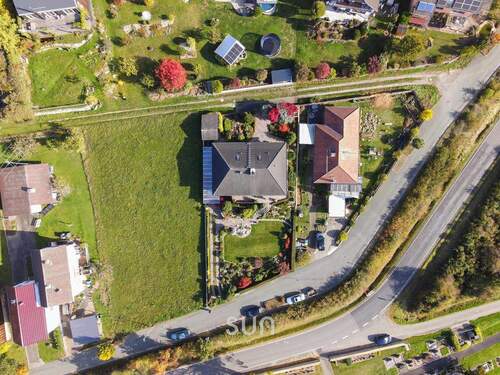 TRAUMLAGE MIT VIEL GRÜN - 