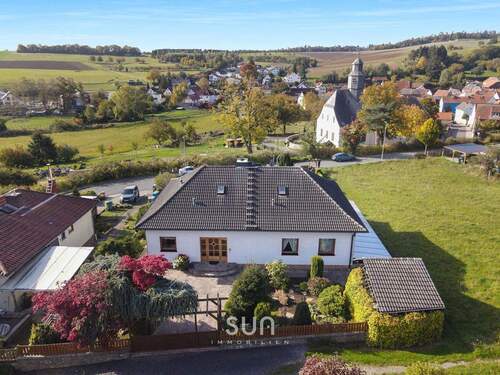 TRAUMLAGE MIT VIEL GRÜN - 