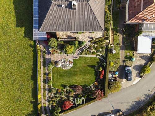 TRAUMLAGE MIT VIEL GRÜN - 