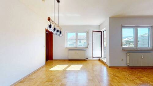 Frontbild - 3-Zimmer Wohnung in Eschenbach mit Balkon - viel Potenzial & ideale Chance für Handwerker