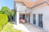 Blick auf die Terrasse im EG - Mehrfamilienhaus, Wohnhaus mit 194,00 m&sup2; in Wadgassen zum Kaufen