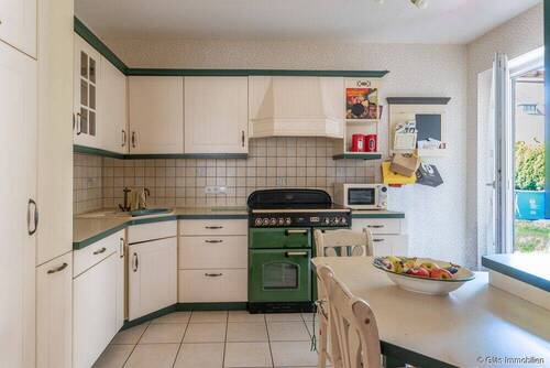 Einbauküche im EG mit Zugang zur Terrasse - 