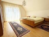 Schlafzimmer mit Balkon - 