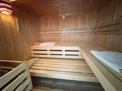 neuwertige Sauna - 