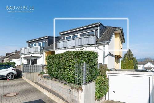 Hausfront.jpg - *** RESERVIERT *** 3 ZKB Wohnung mit Balkon in Kenn - KfW 70