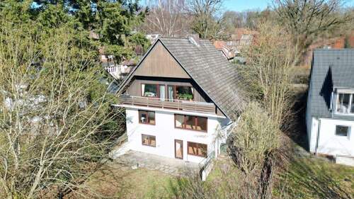 Gartenseite - 8 Zimmer Mehrfamilienhaus, Wohnhaus zum Kaufen in Bendestorf