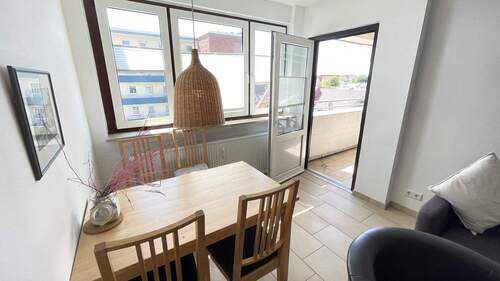 Essbereich mit Balkonzugang - 