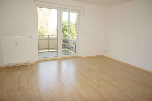 Wohnzimmer - TOP Wohnlage mit Süd-Balkon am Wohnzi. !! frei ab 1.11.25
