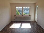Wohnzimmer - Gepflegte 2-Zimmer-Wohnung im 2.Obergeschoss zu vermieten!*Mit Balkon*