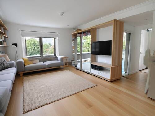 Wohnzimmer mit Zugang zur Dachterrasse - gestaged - 