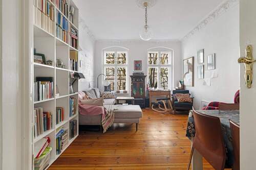 Wohnzimmer - 4 Zimmer Altbauwohnung im Wrangelkiez