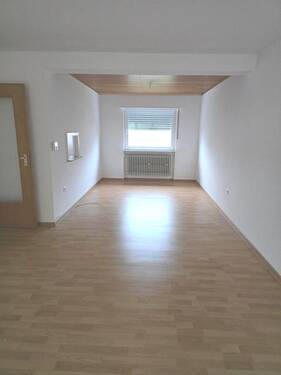 Essen mit Durchreiche zur Küche - 3 Zimmer Etagenwohnung zur Miete in Pirmasens