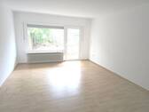 Wohnzimmer mit Zugang Garten - 3 Zimmer Etagenwohnung in Pirmasens