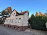 Hausansicht - Großzügiges Zweifamilienhaus mit Garage, Werkstatt und Ausbaupotenzial