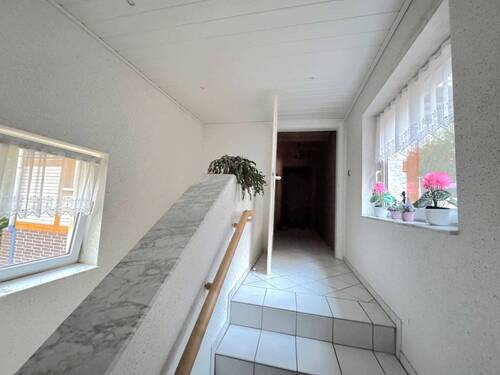 Treppenhaus - 9 Zimmer Mehrfamilienhaus, Wohnhaus zum Kaufen in Goslar