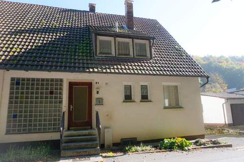 Ansicht straßenseitig/Hauseingang - 