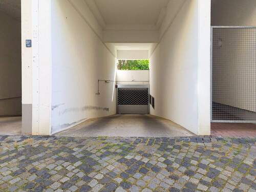 Tiefgarageneinfahrt - 