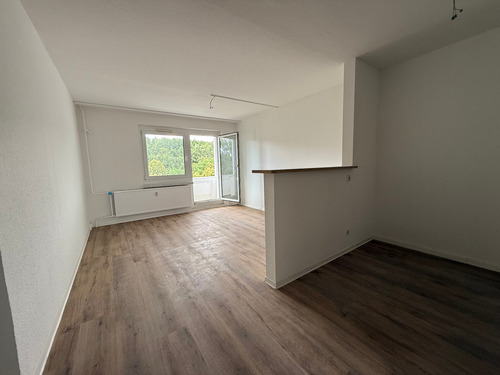 Wohnzimmer - 4 Zimmer Etagenwohnung zur Miete in Chemnitz