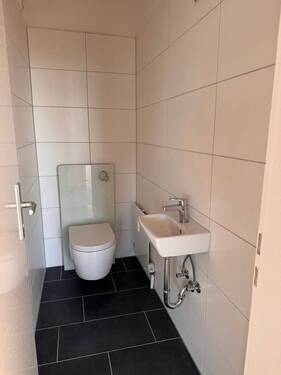 Gäste WC - 4 Zimmer Etagenwohnung zur Miete in Frankfurt am Main