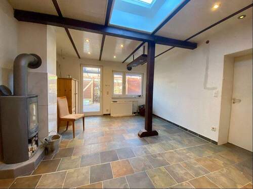 Essbereich mit Ofen in der Küche - 