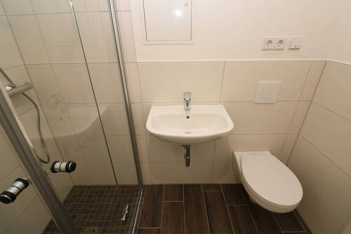 Bad mit Dusche - 3 Zimmer Etagenwohnung zur Miete in Freiberg