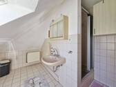 Badezimmer im Dachgeschoss - 