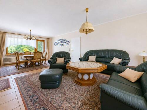 Wohnzimmer im Erdgeschoss - 5 Zimmer Einfamilienhaus zum Kaufen in Mönkloh