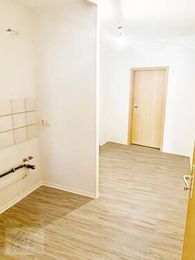 Kochnische mit Blick Richtung Flurbereich - 