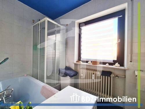 Dusche und Wanne - 