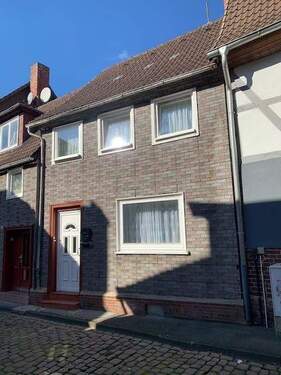 1 - Kleines renovierungsbedürftiges Reihenmittelhaus im Herzen der Stadt