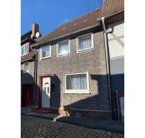 Kleines renovierungsbedürftiges Reihenmittelhaus im Herzen der Stadt - Holzminden