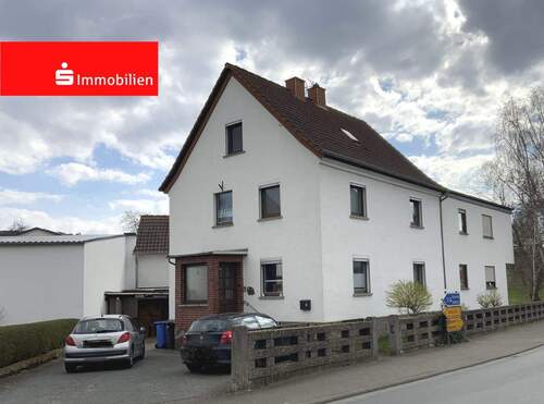 Hauseingangsseite mit Hoffläche - Haus.Größe! - 229.000,00&nbsp;EUR Kaufpreis, ca.&nbsp; 219,00&nbsp;m&sup2;&nbsp;Wohnfl&auml;che