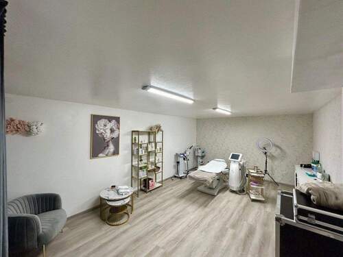 Kosmetikkabine im UG - 