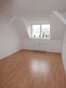 Zimmer1 - Wohnen im DG- Laminat und großer Balkon - frei ab 1.10.25