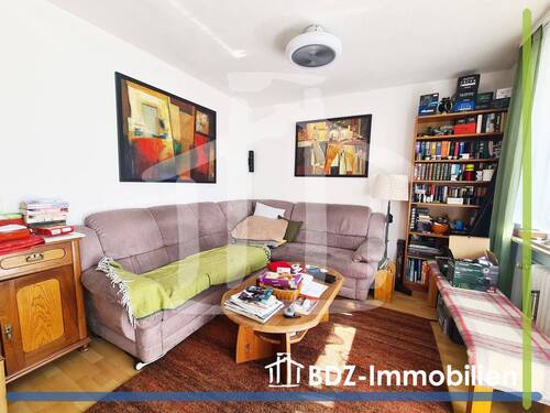 Wohnzimmer - Gebotsverfahren: helle 2 Zimmerwohnung in Nürnberg