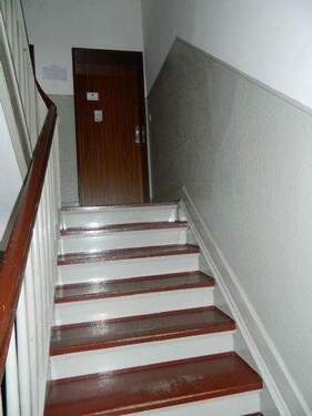 Treppenhaus - 2 Zimmer Etagenwohnung zur Miete in Duisburg